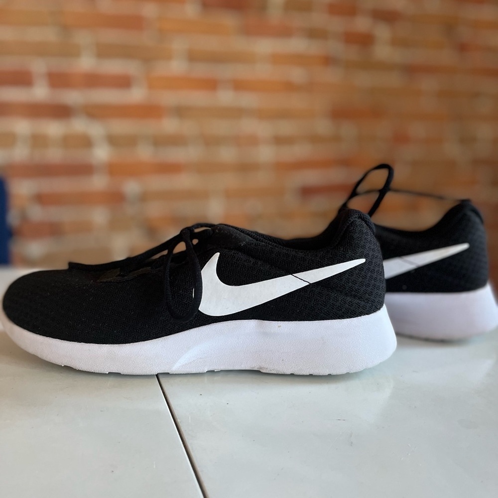 Women’s Nike Sneaker- Size 8- barely worn